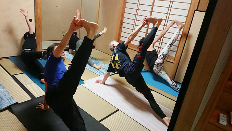 新しいヨガマットでレッスン