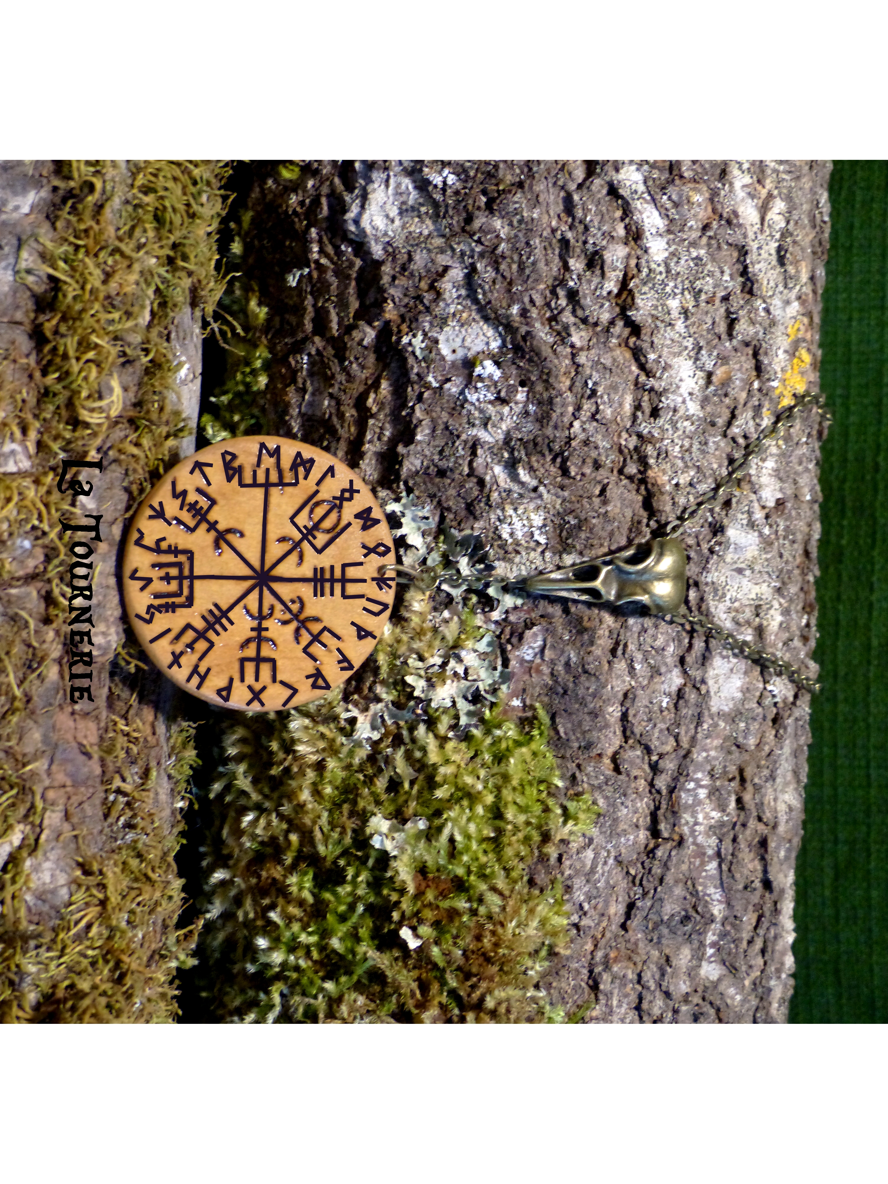Collier Vegvisir avec crâne corbeau