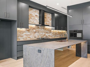 Engineered Timber Flooring vs. Solid Hardwood Flooring: Understanding the Key Differences