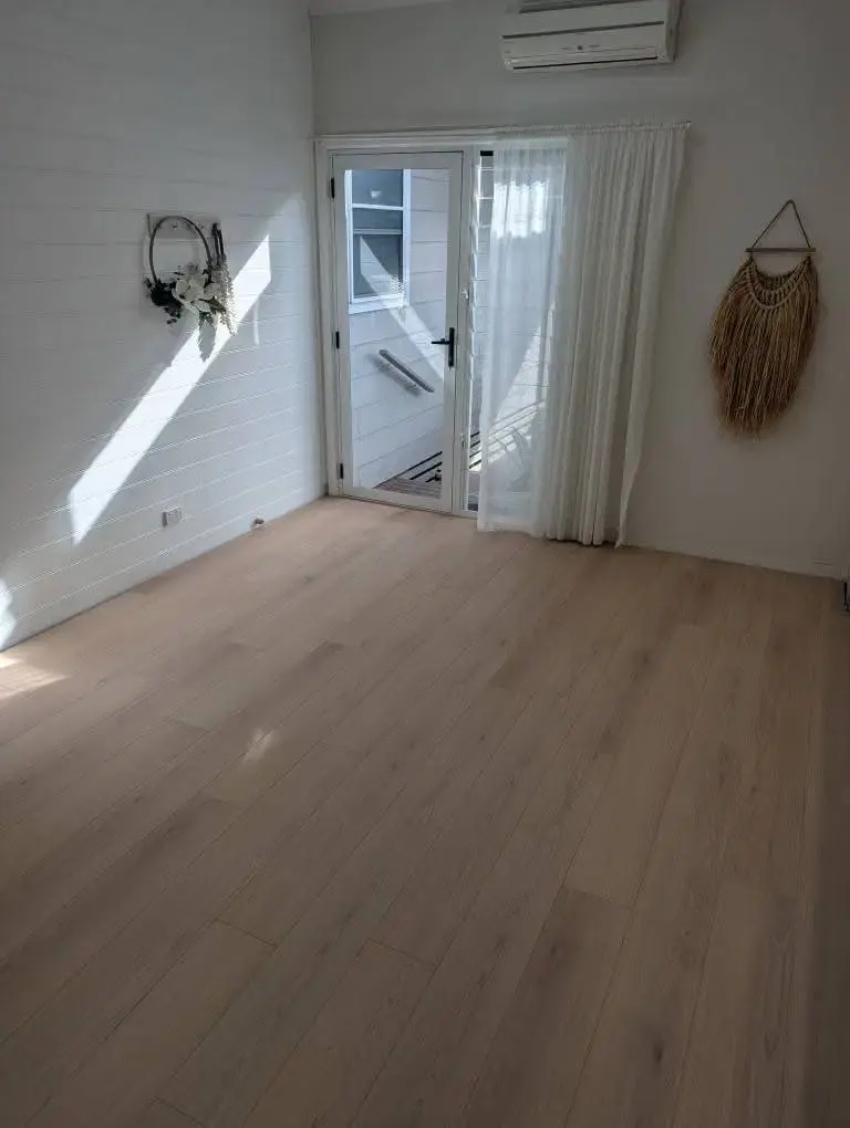 Thumbnail: Classic Oak - 12mm Laminate Flooring | AC5 | 72hr | $44.95m²