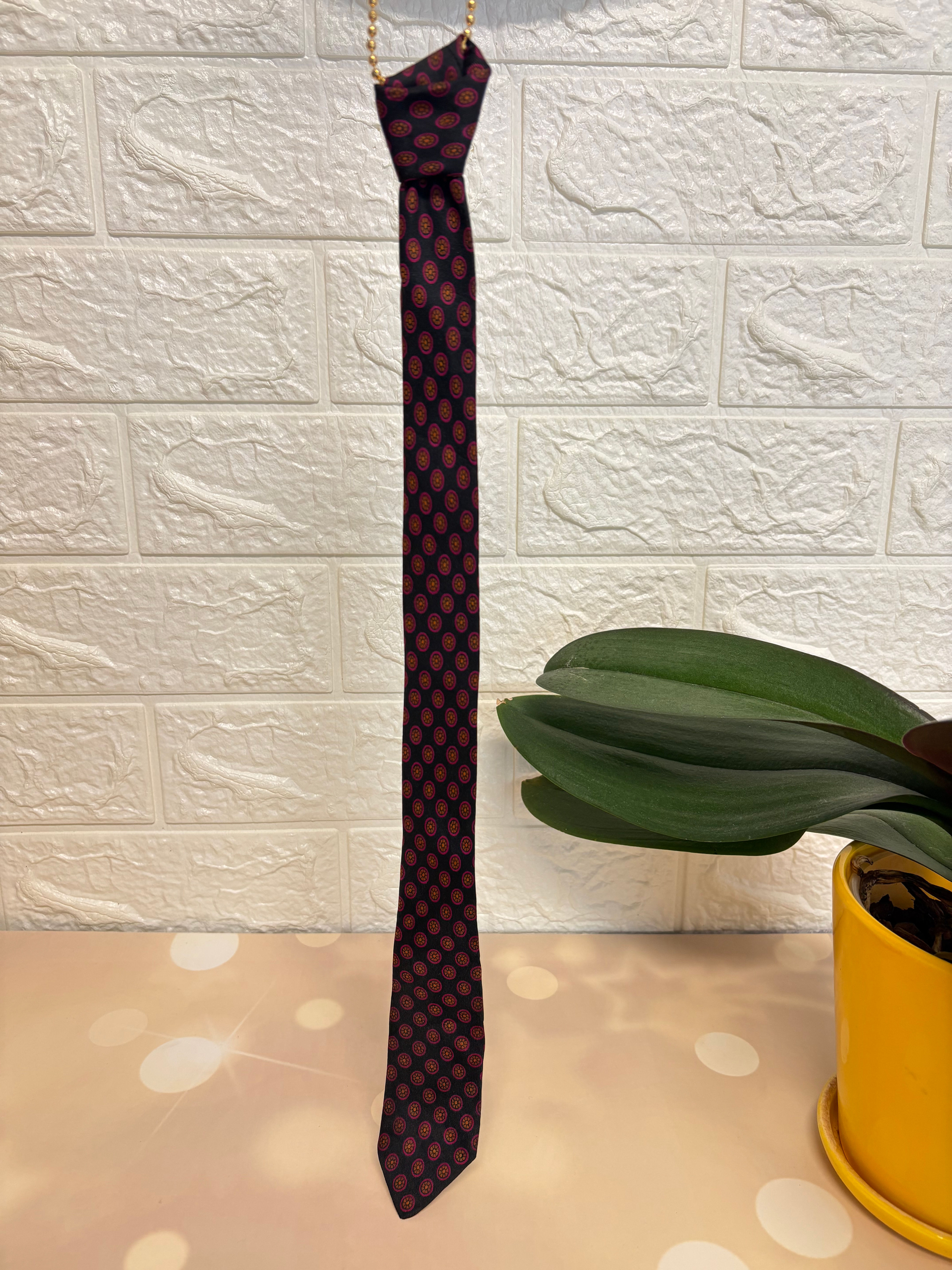 צרה שחור בורדו