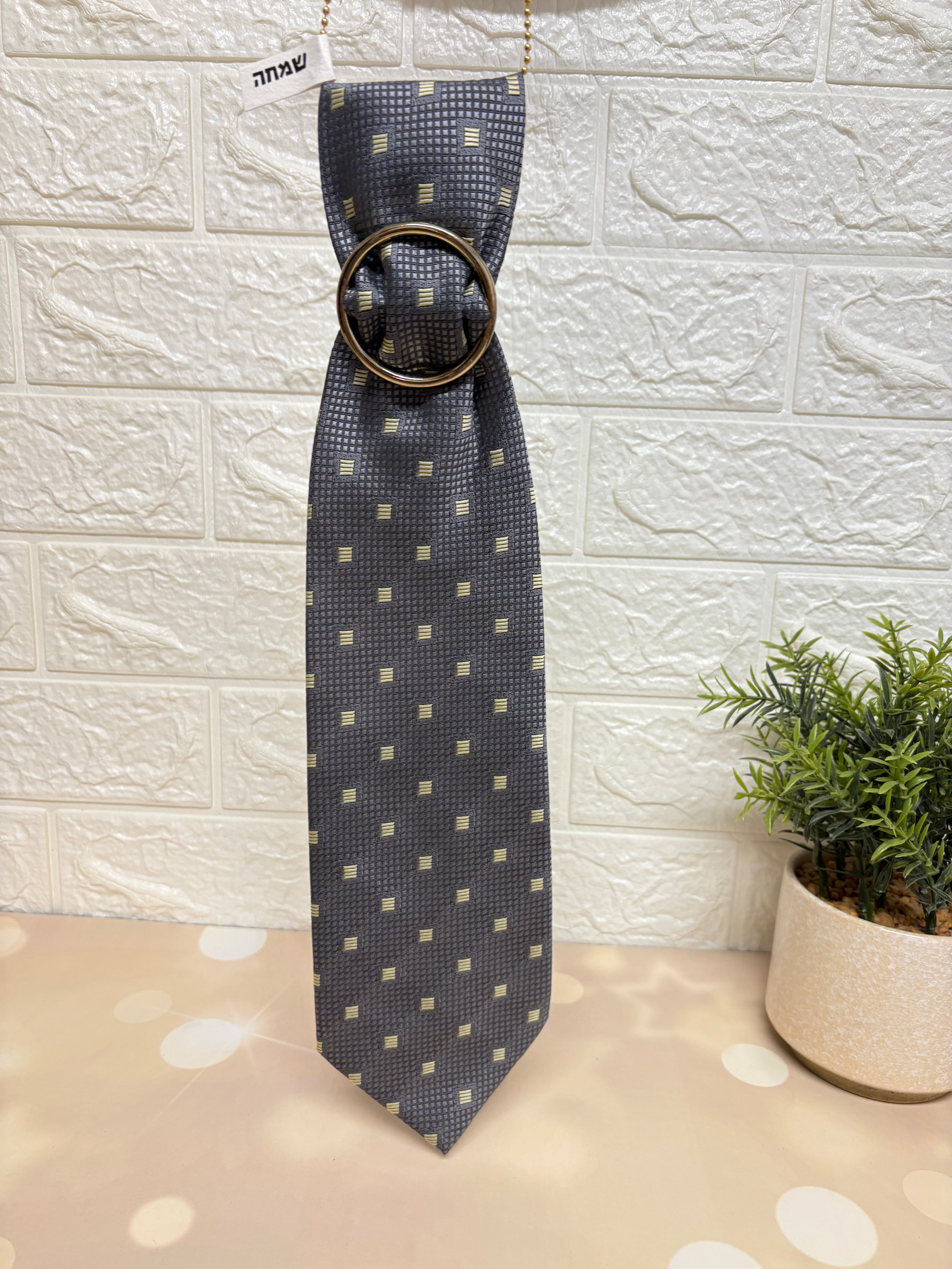 קלאסית באפור