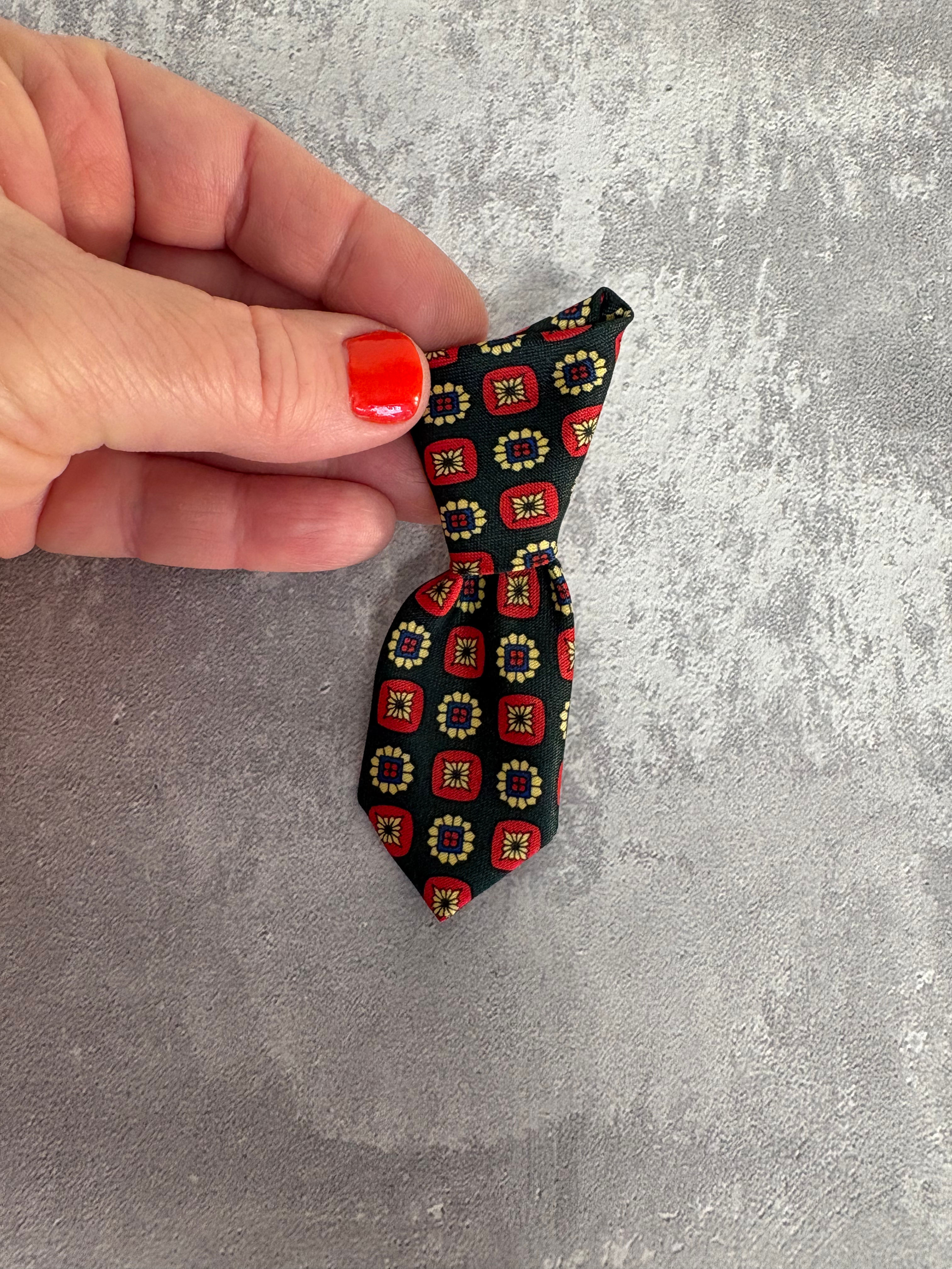 אקססוריז עניבה ירוק אדום