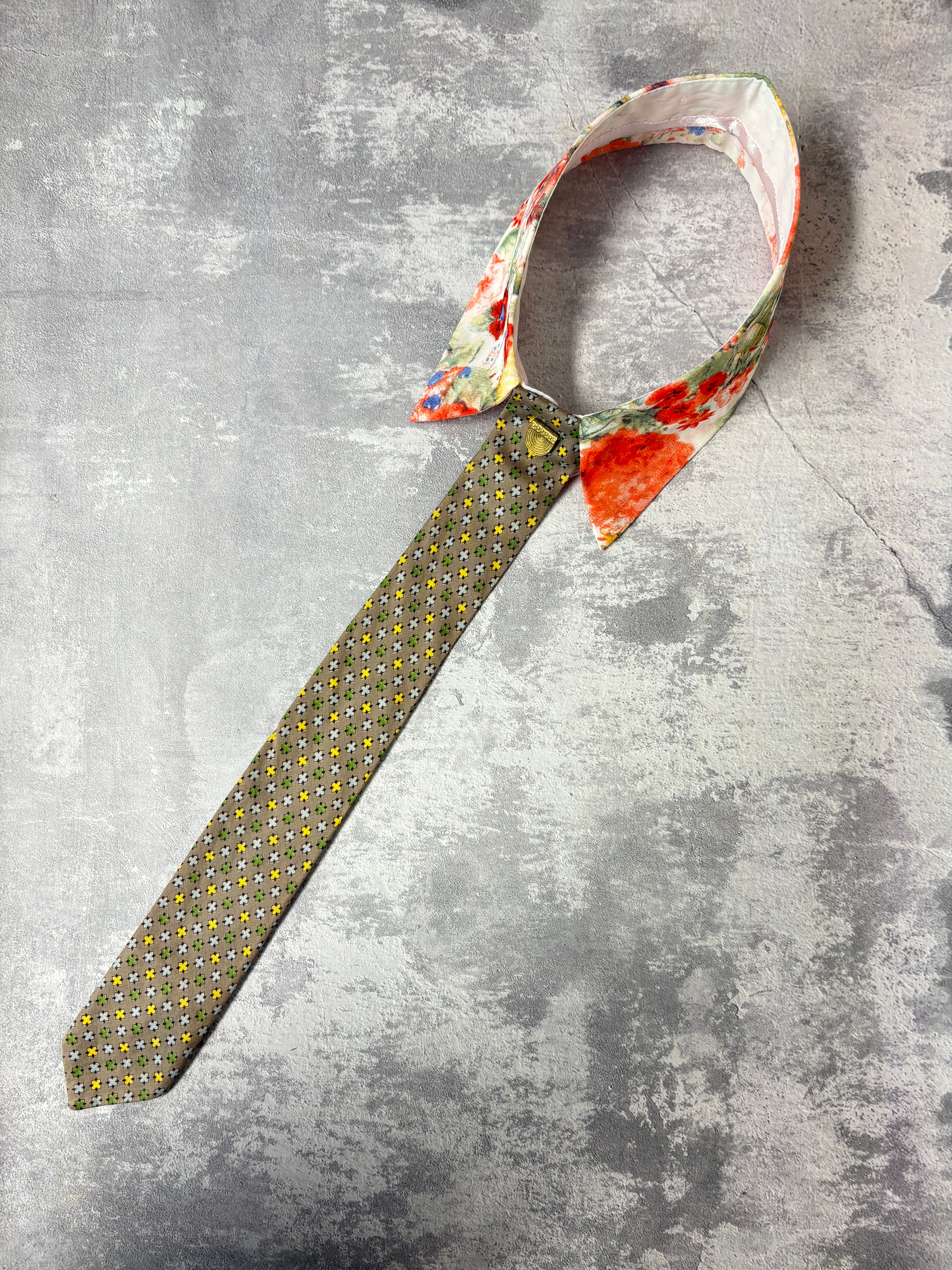 Mix צוארון אביבי ועניבה באפור ירוק