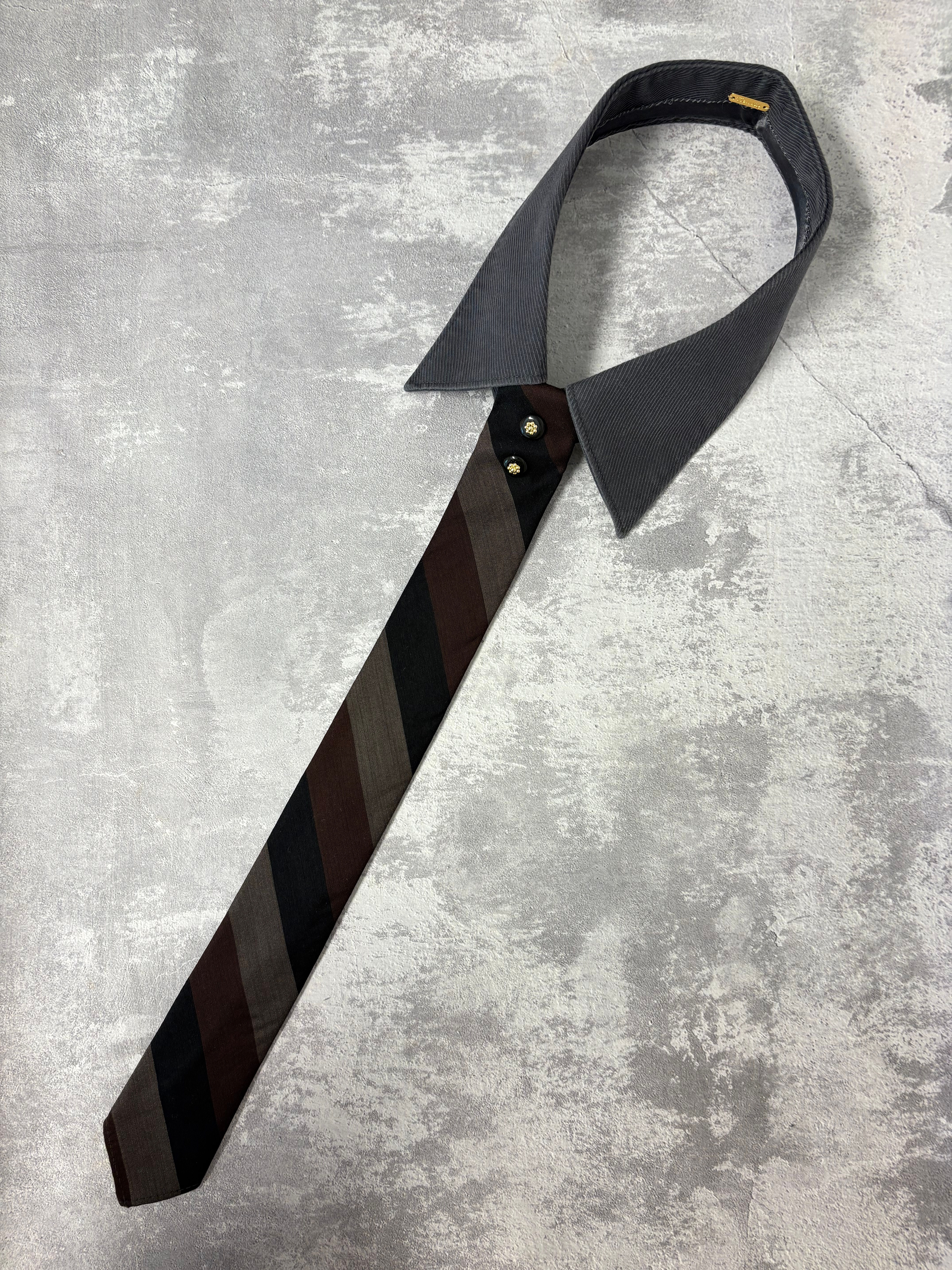 Mix צוארון אפור ועניבת פסים כהה