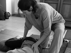 Toucher le corps pour toucher le cœur