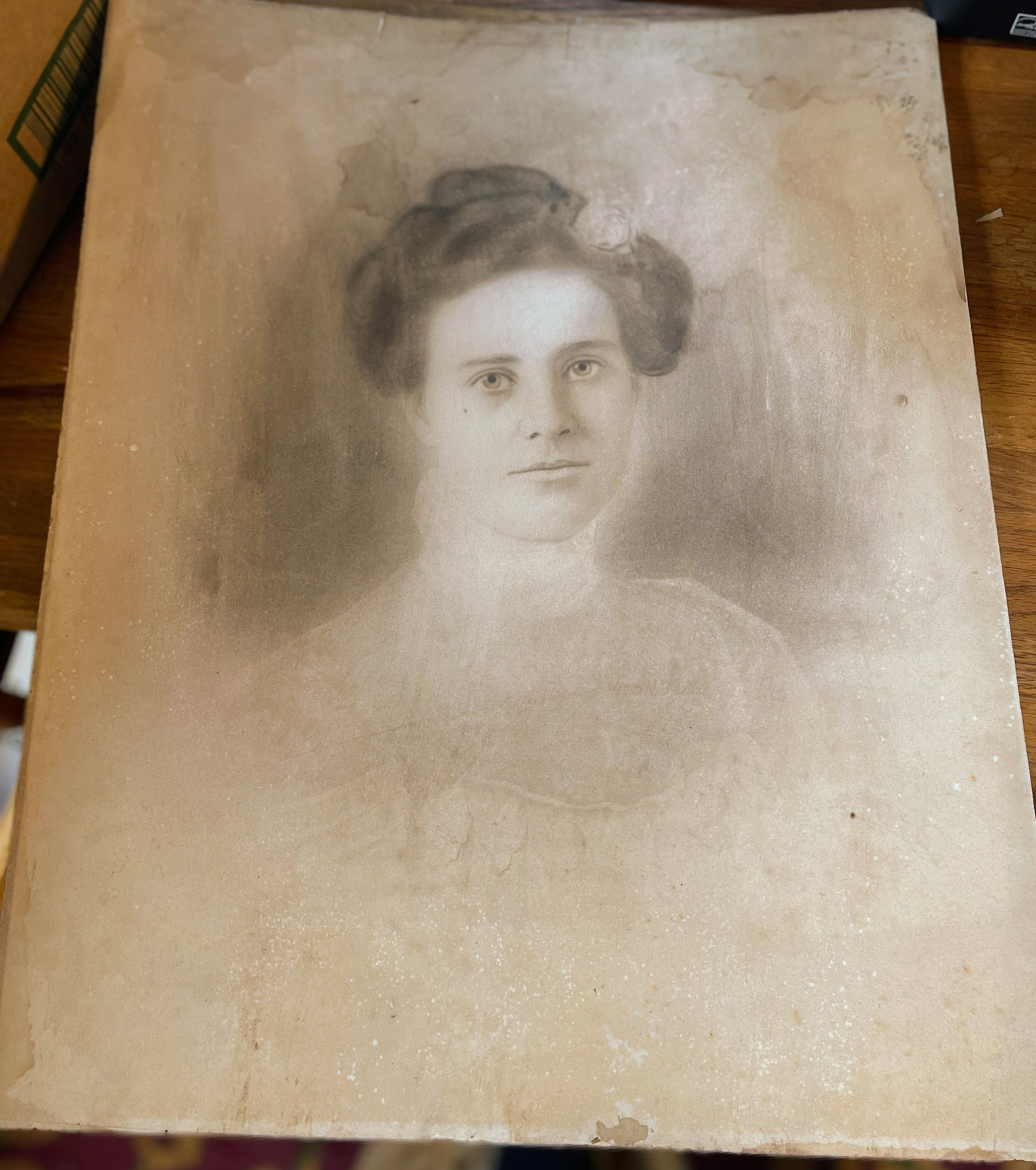 Vintage print of ladies' with a flower in her hair