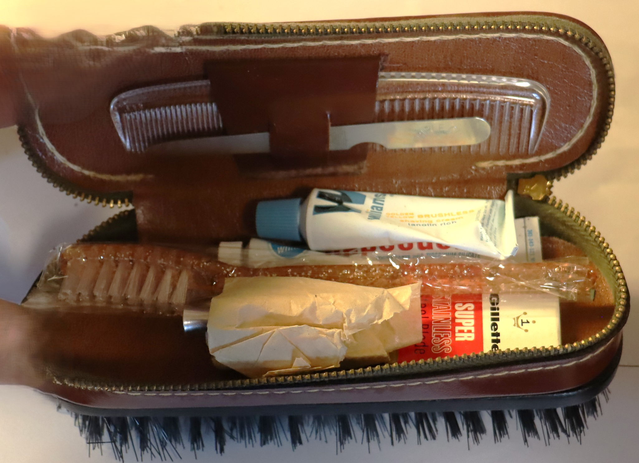 Vintage shoe shine brush with zipper storage United Iron and Metal Co. Roanoke