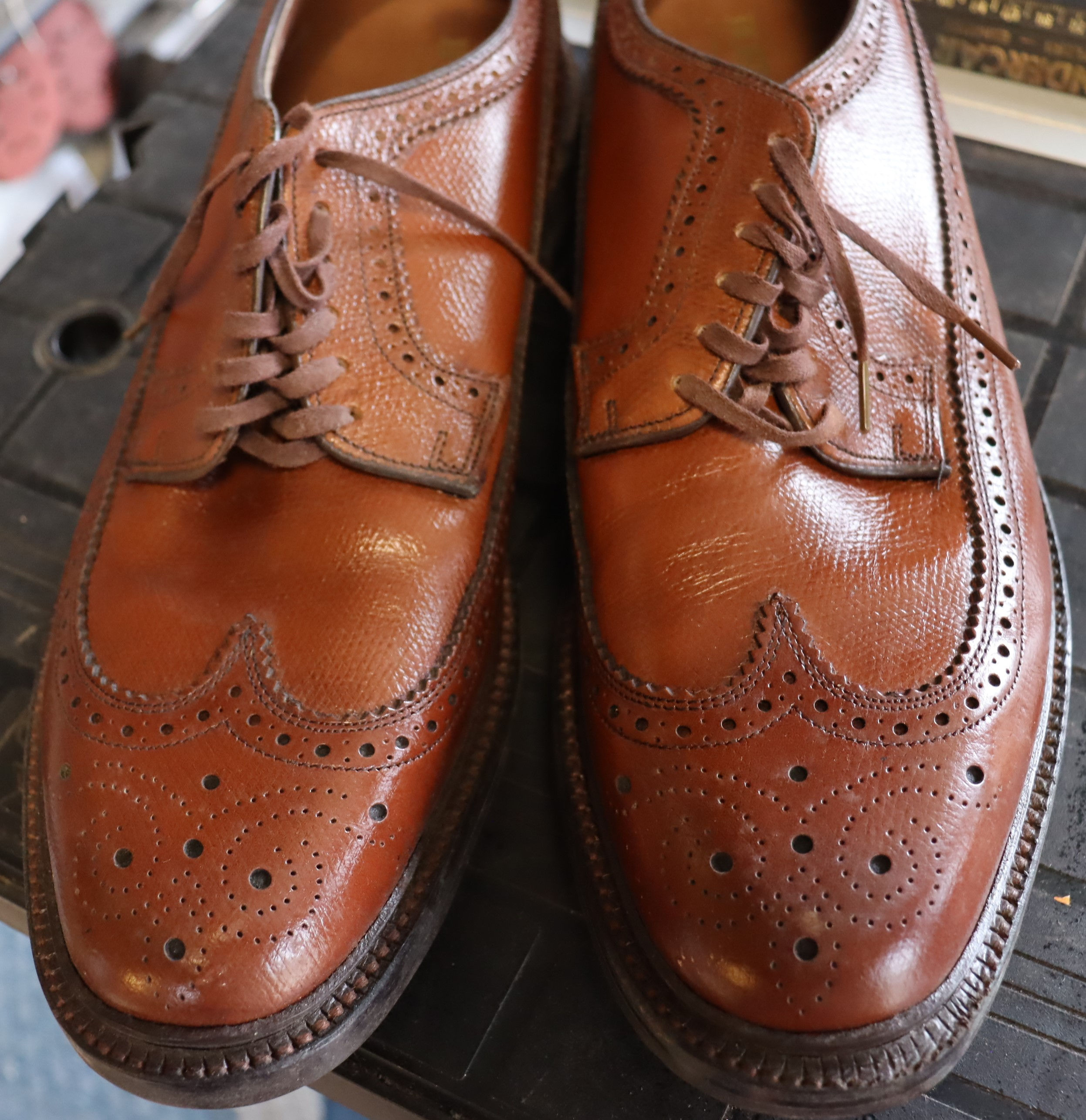 Vintage pair of 12A Bostonia leather men's wing-tip shoes Never worn.
