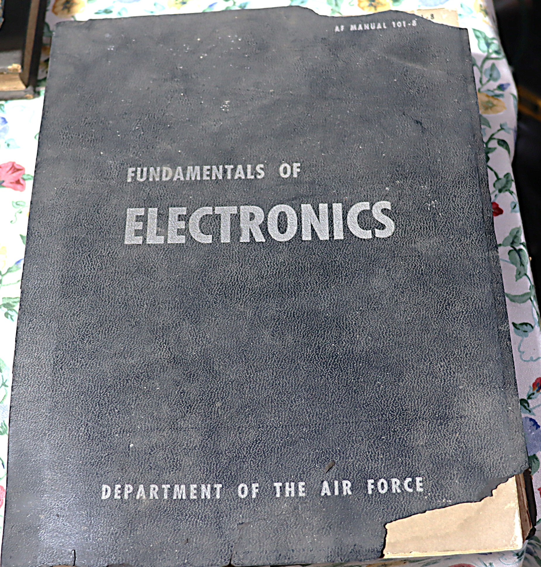 Fundamentals of Electronics Department of the Air Force 101-8 1960