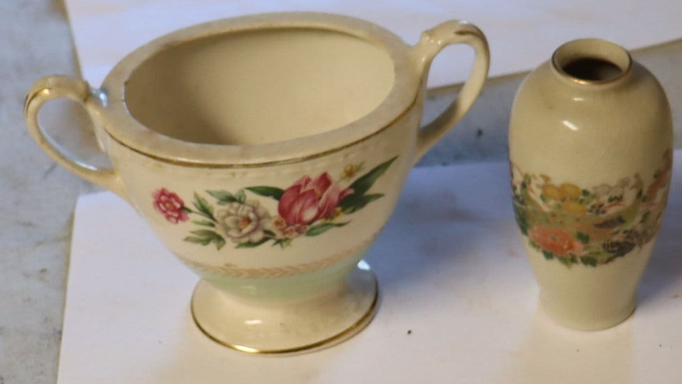 2 vintage vases one is Homer Laughlin eggshell Georgian A52N5 the other by Pric