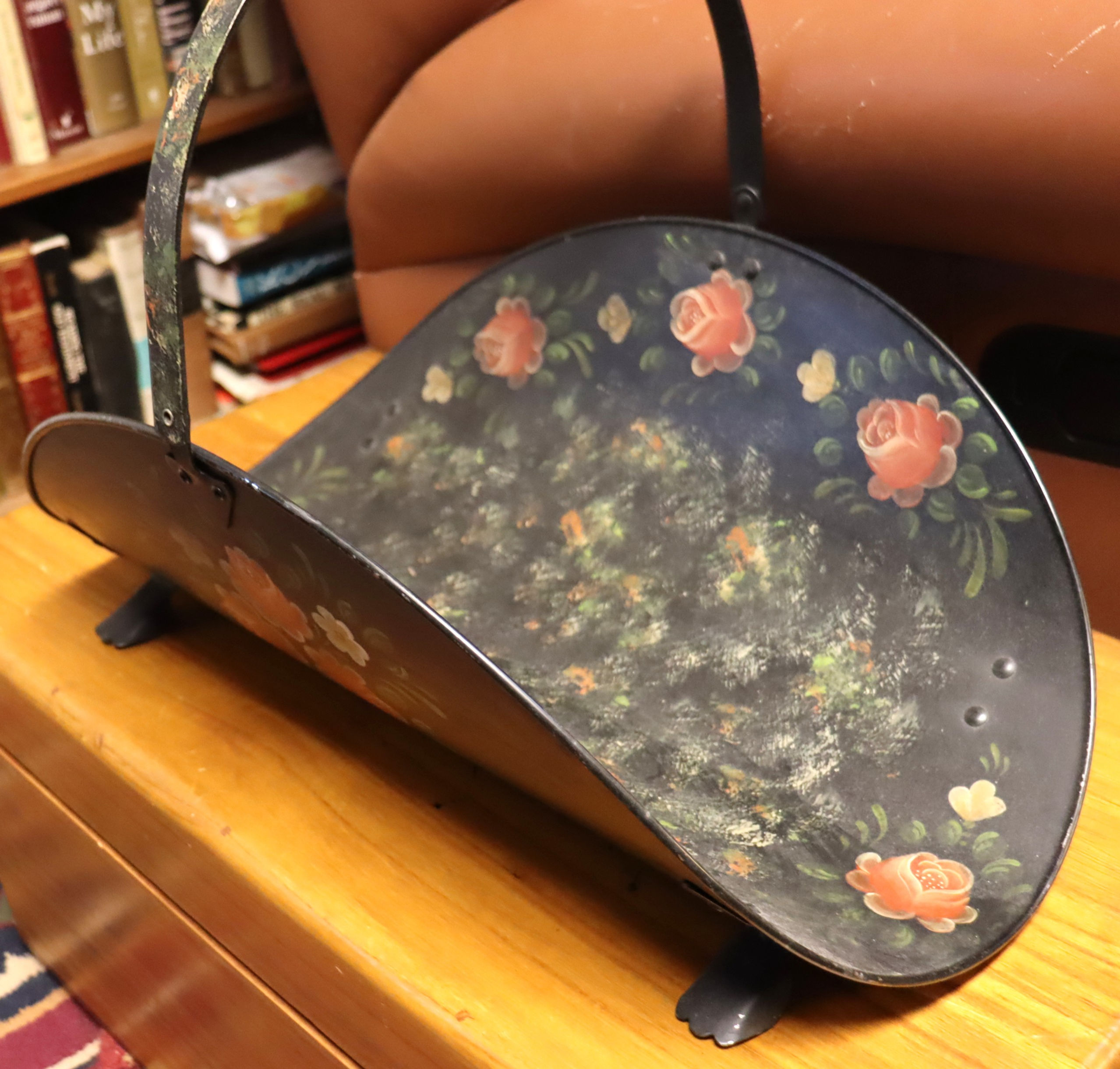 Vintage Hand painted Tole fireplace log holder with folding handle metal with me