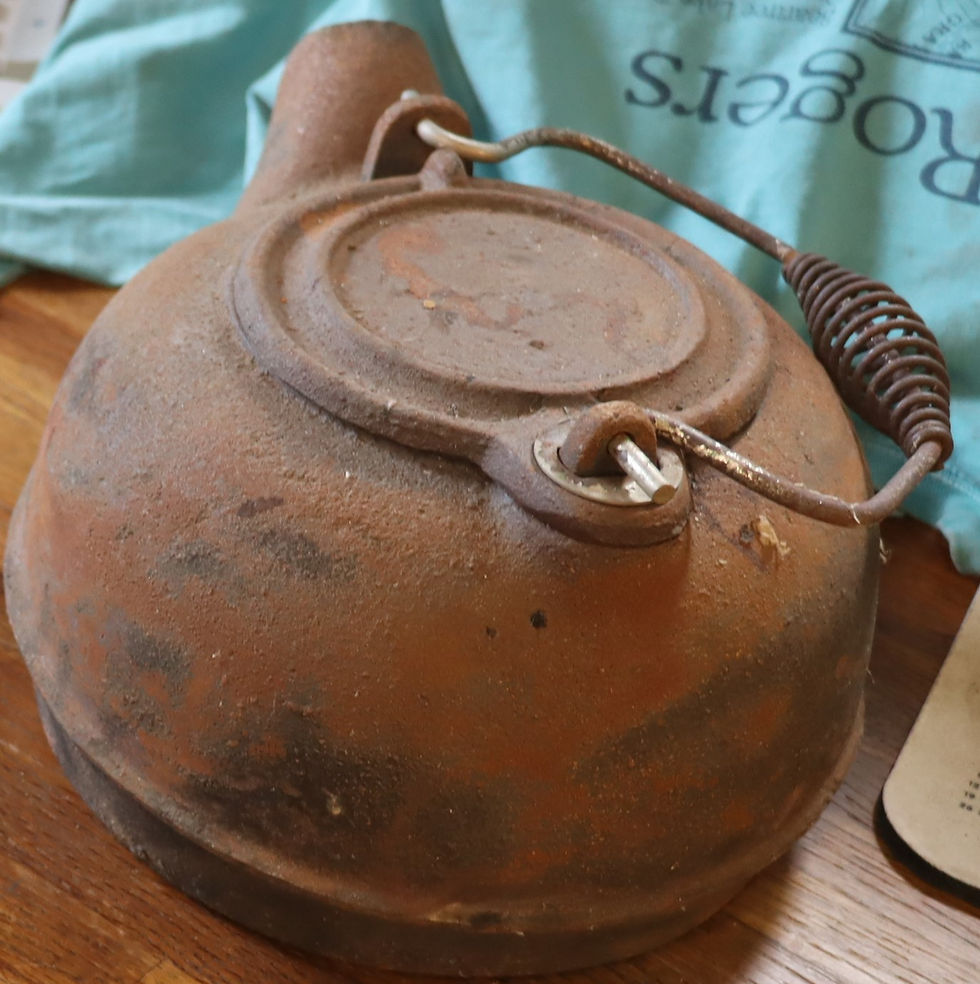 Thumbnail: Vintage cast-iron kettle