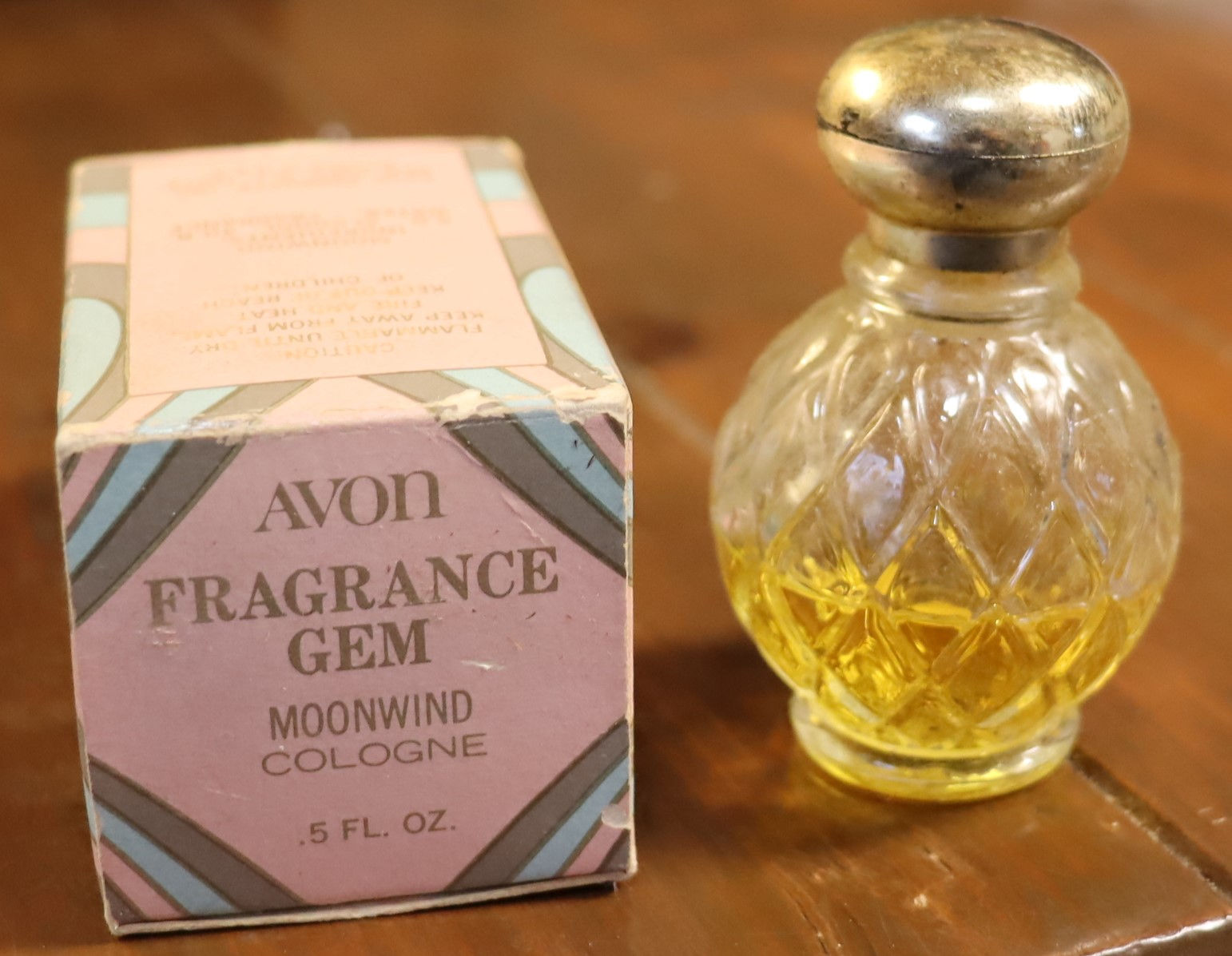 Vintage Avon Wind Song spray Cologne 1 oz