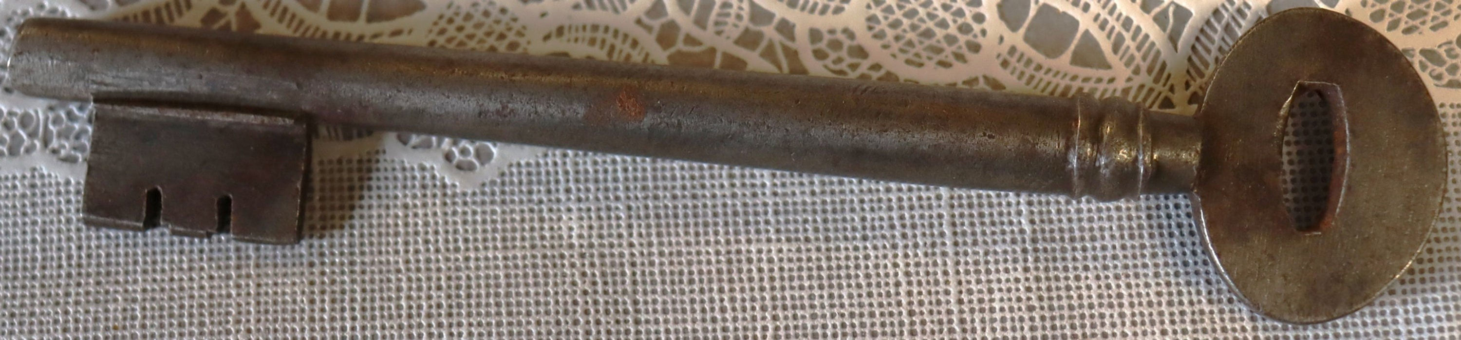 Vintage Skeleton Key 6 by 1 inch #1