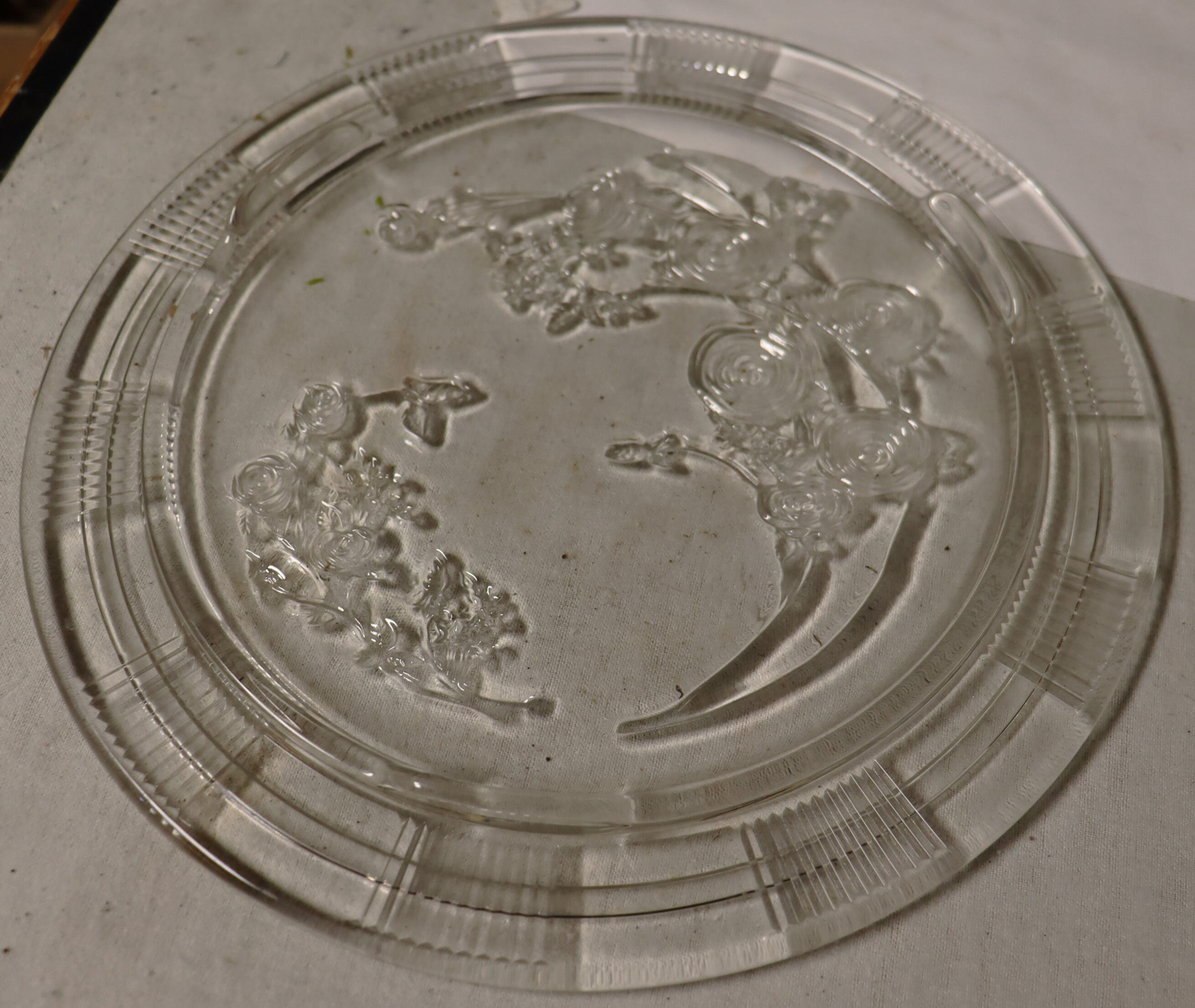 Vintage cake palter on 3 legs with with beautiful flower design. 11 12 inches r