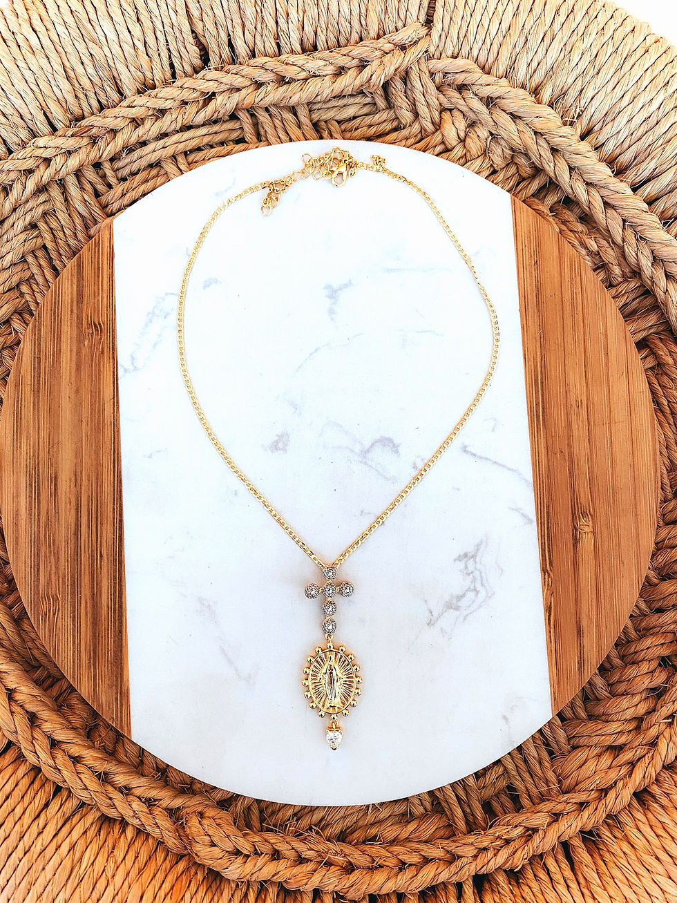 Miniatura: COLAR CRUCIFIXO CRAVEJADO + MEDALHA NOSSA SENHORA DAS GRACAS + PONTO LUZ - OURO