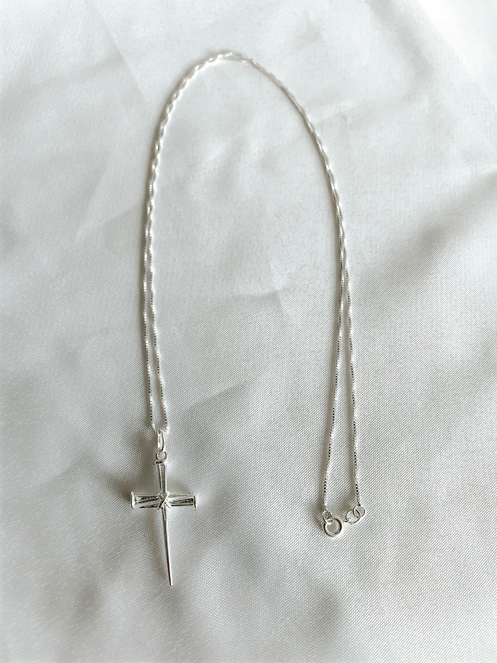 Miniatura: COLAR CRUCIFIXO PREGO PRATA - UNISSEX