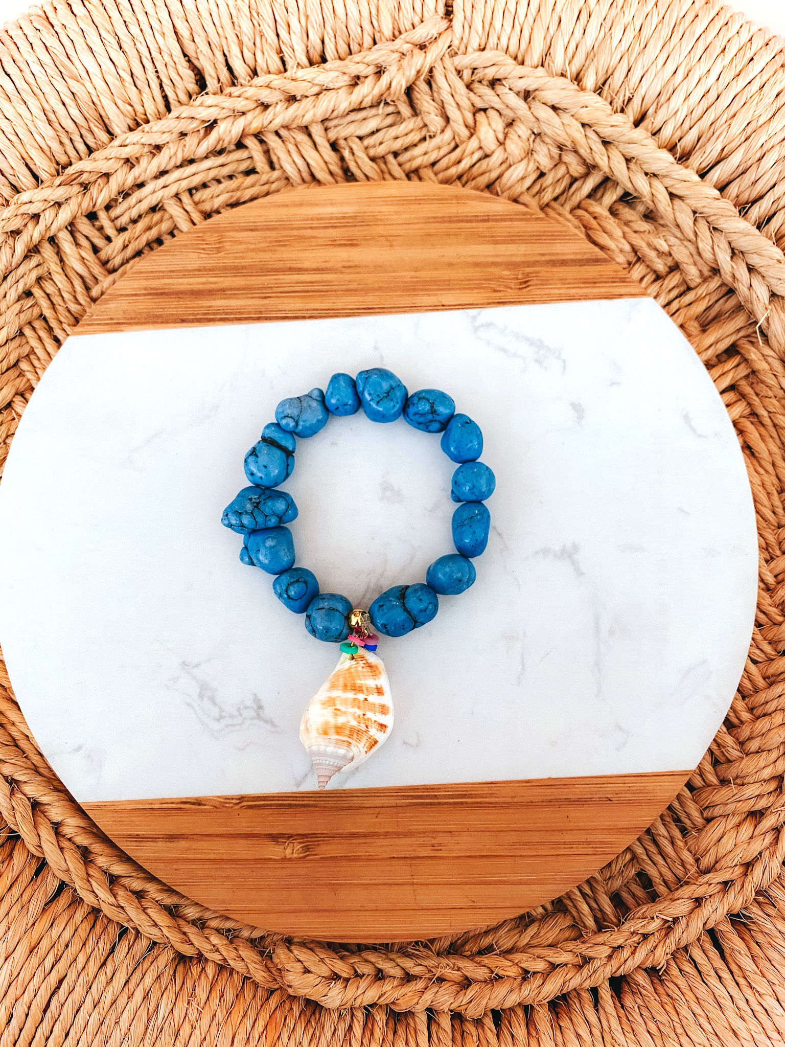 PULSEIRA PEDRA NATURAL AZUL JEANS + CONCHA