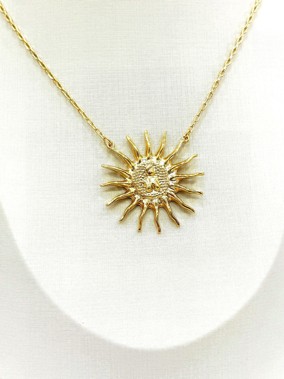 Miniatura: COLAR SOL BUSTO DOURADO
