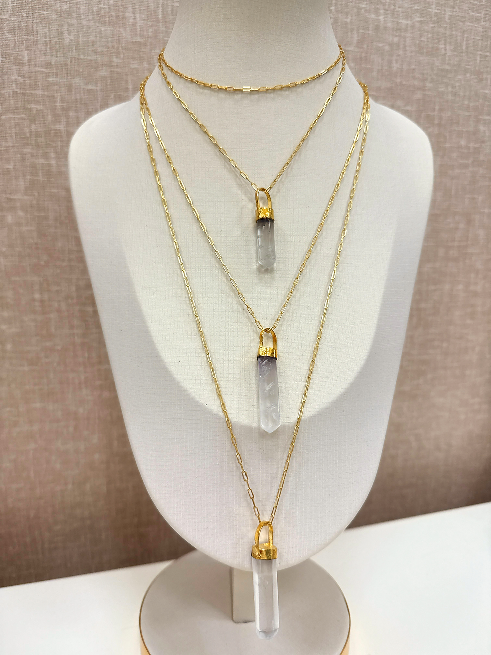 Miniatura: COLAR CARTIER PEDRA QUARTZO TRANSPARENTE GANCHO OURO