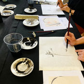 Students learn to draw Chinese painting for Orchid, elegantly and peacefully