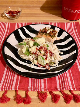 Creamy cauliflower spaghetti with zucchini and sun-dried tomatoes