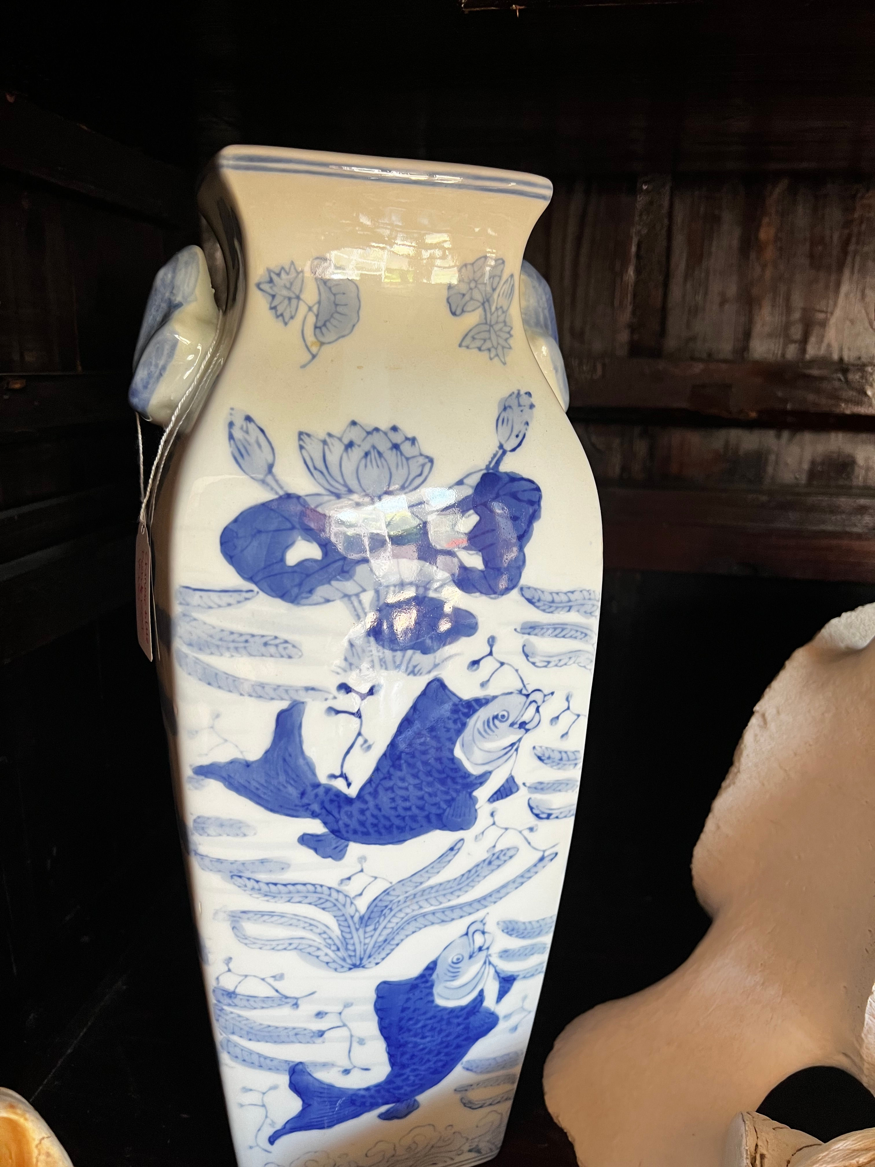 Blue Chinese vases with fish & Frogs motif