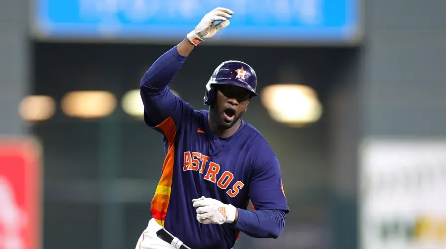 MLB 2024 | Yordan homers in Astros win; Luis Robert contributed with two stolen bases; Yandy returned to the Rays' lineup; Yanquiel Fernández is officially a AAA player