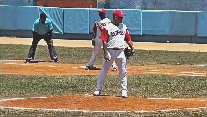 Yunieski García lanzó gran pelota ante Mayabeque. (Foto por Miguel Rodríguez Hernández)