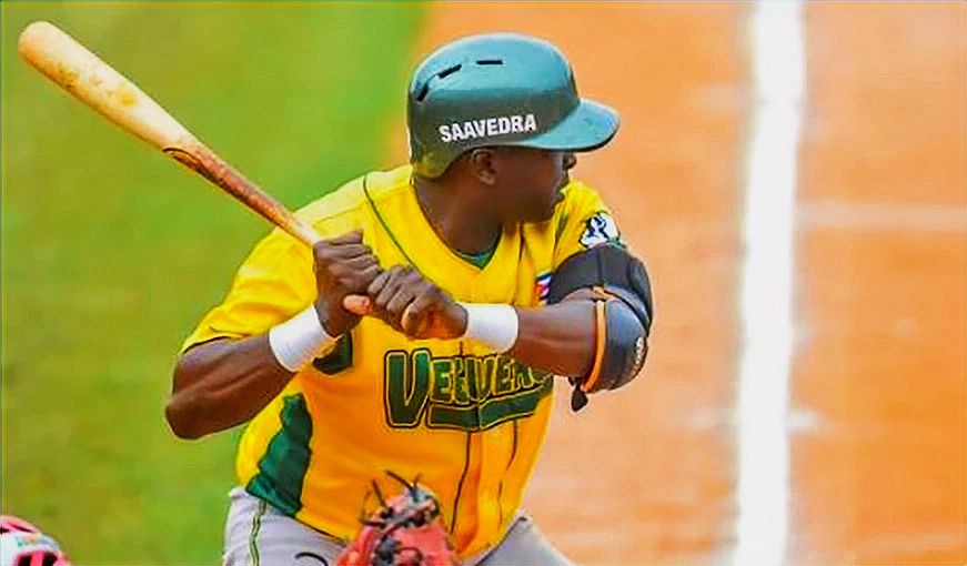 William Saavedra remolcó seis en la paliza de Pinar del Río a Camagüey. (Foto por Abel Rojas)