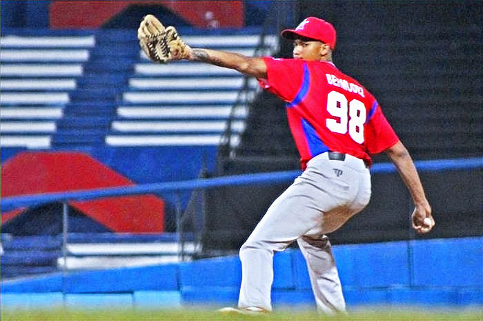 José I. Bermúdez blanqueó a Santiago de Cuba permitiendo solo dos hits. (Foto por Boris Luis Cabrera/Periódico Tribuna de La Habana)