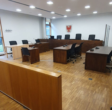 Zehntklässler:innen im Landgericht