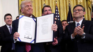 Stablecoins US Regulations 2025: GENIUS Act Drives Mainstream Adoption and Fee Savings 📰