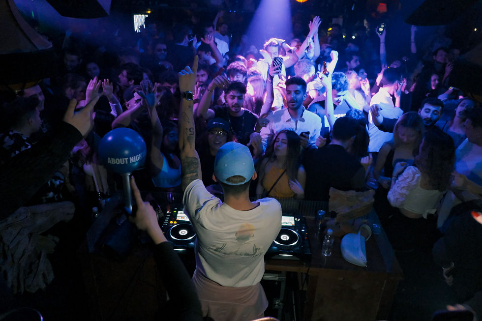 hands up _DSF0525.jpg