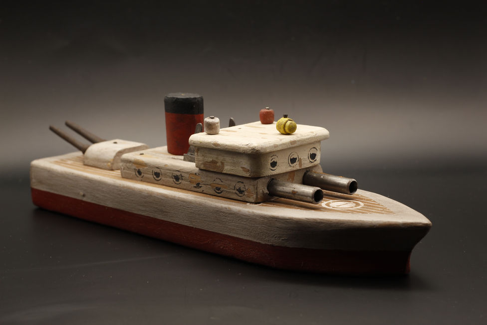 Bateau jouet en bois