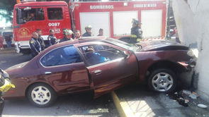 Balean a dos personas en Paseos de Churubusco CDMX, uno fue llevado al hospital, el conductor fallec