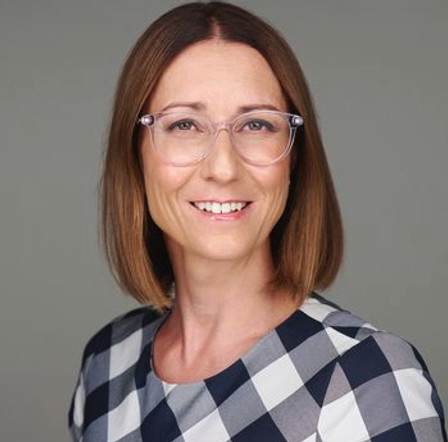 dr. Oláh Zsófia - Sara Hungler.jpg