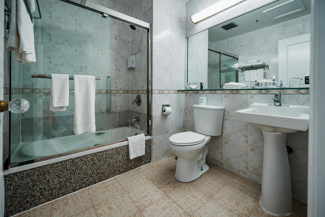 Lakeview King Guest Room