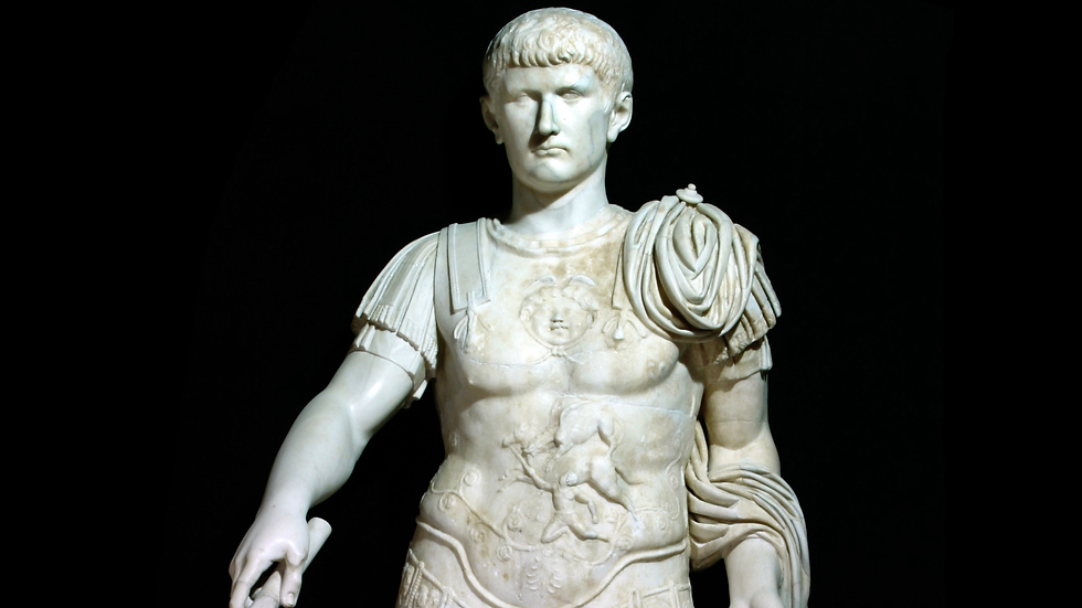 caligula statue