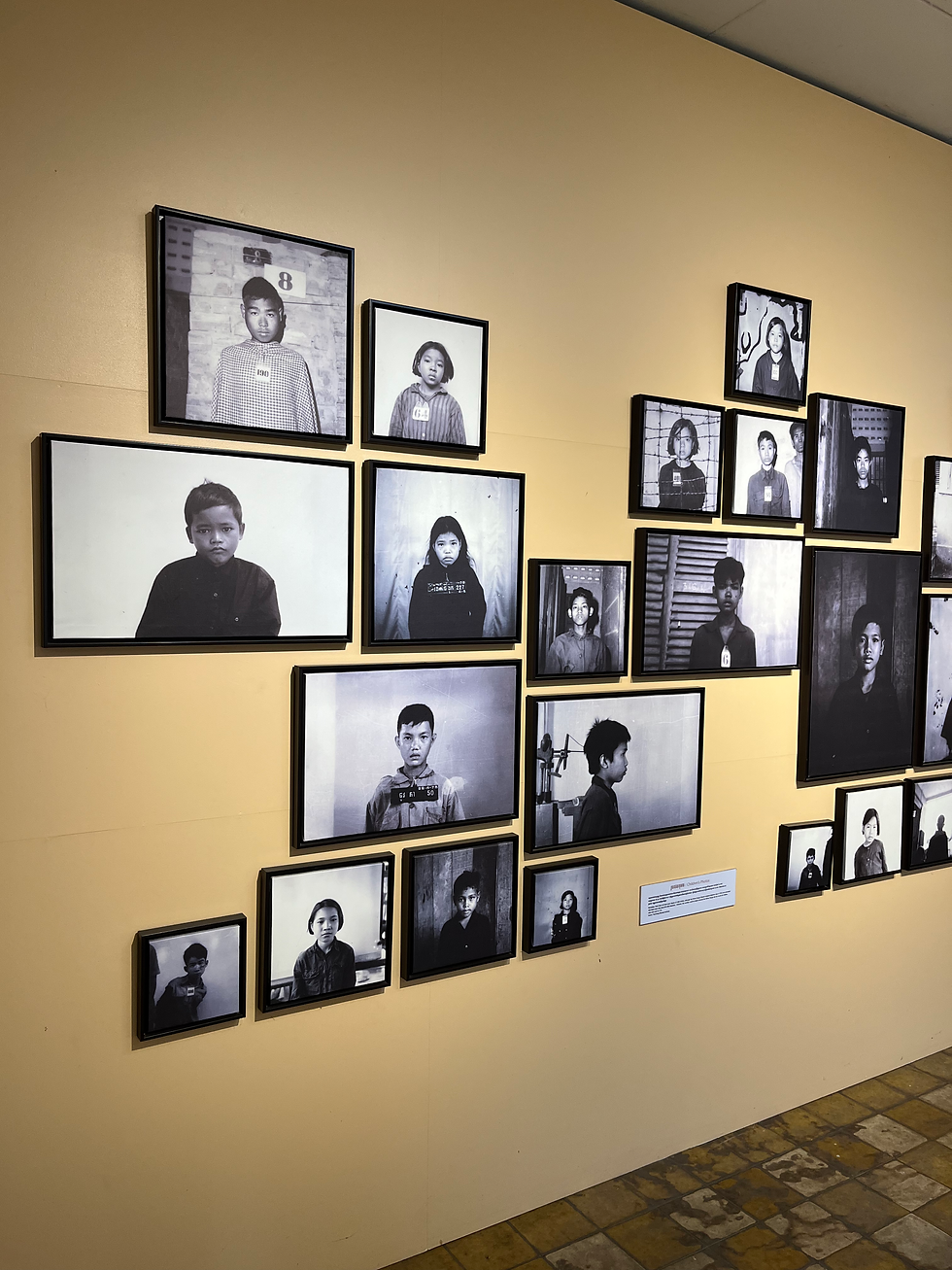 Portäts inhaftierter Kinder im Tuol-Sleng-Gefängnis S21.