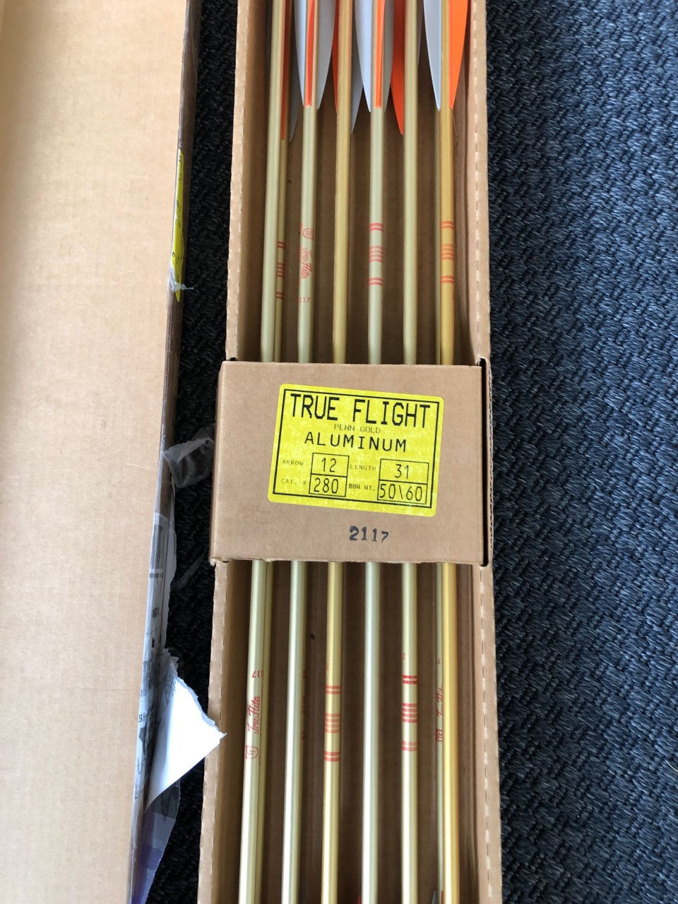 Thumbnail: 12x Trueflight 2117 aluminium 32" w plastci nocks 5" vanes