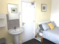 Available Sept: LA14 2JZ: Room 2: Double with Sink: 2 Bathrooms. £140-£150/wk