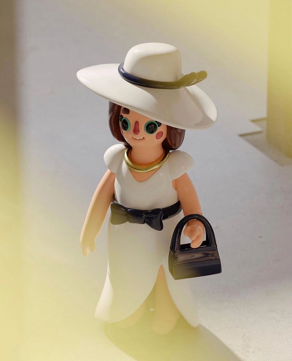 Thumbnail: Cesar Piette - The Modern Lady Sculptrue
