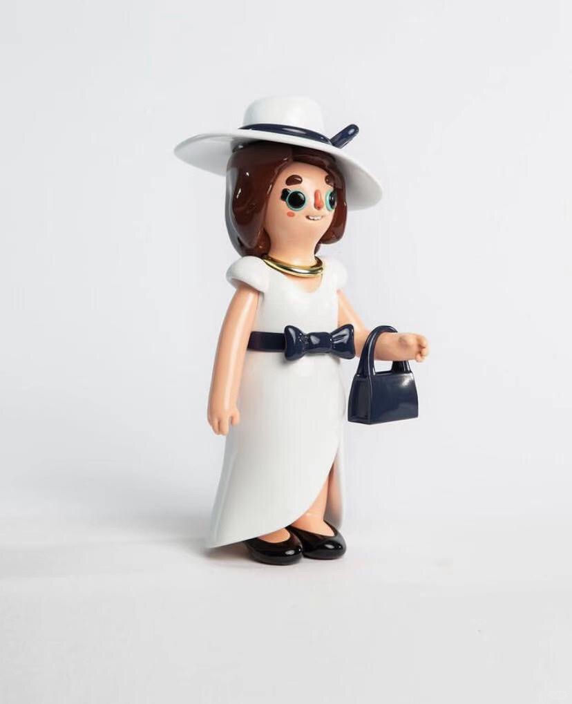 Thumbnail: Cesar Piette - The Modern Lady Sculptrue
