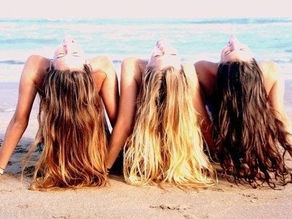 CONSIGLI PER MANTENERE SANI I CAPELLI CON L'ARRIVO DEL SOLE