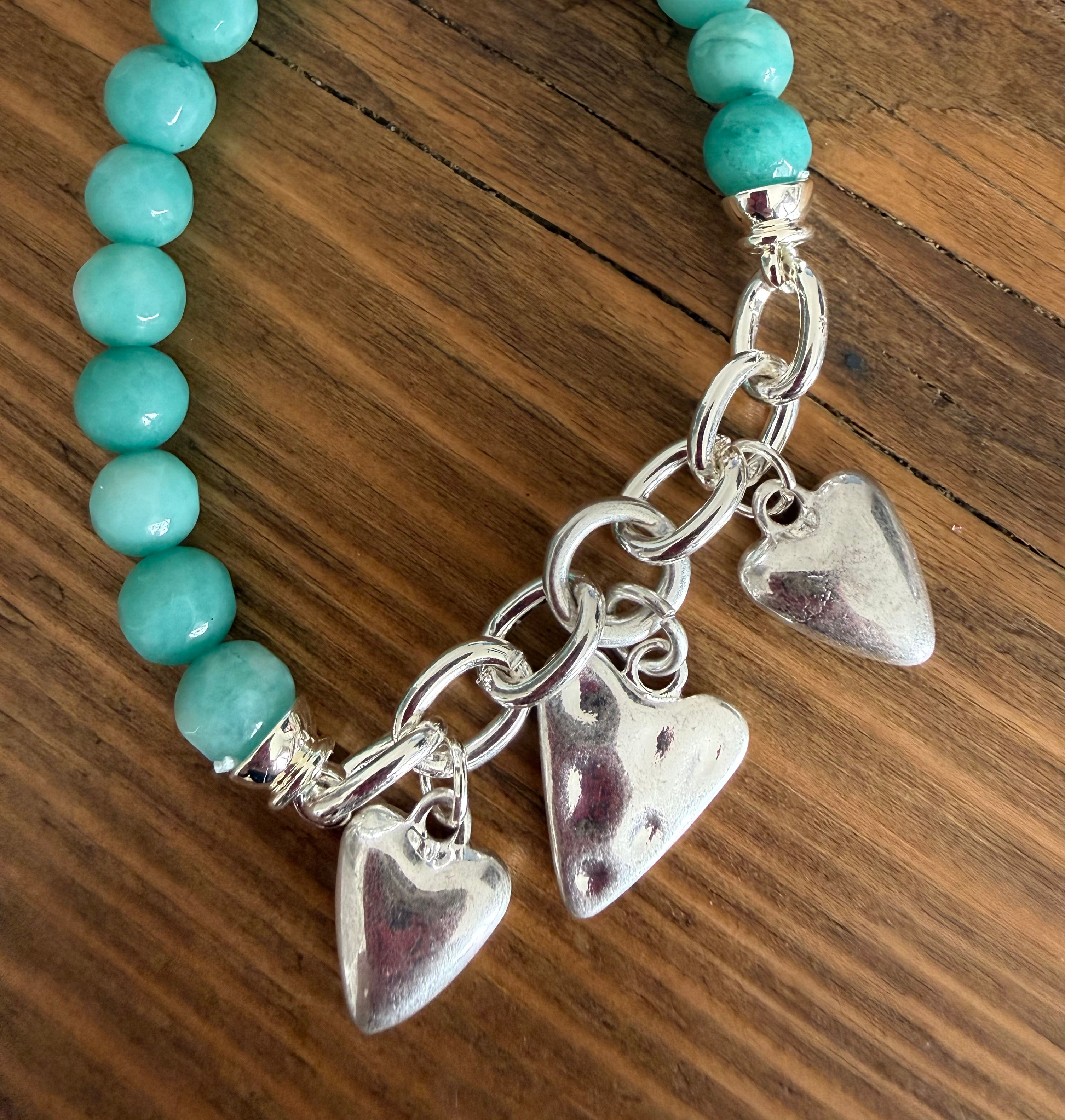 Blue beaded bracelet with 3 hearts