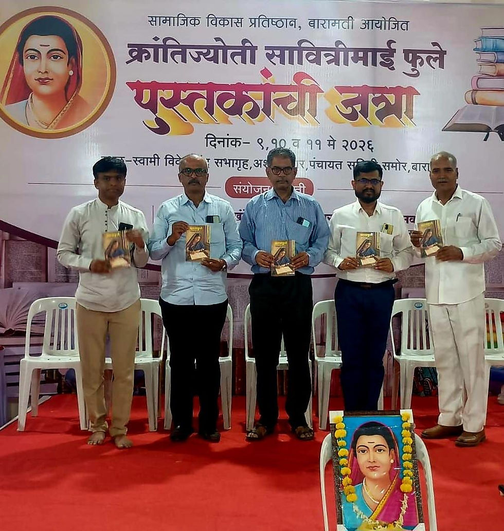 बारामती पुस्तक जत्रेच्या निमित्ताने ‌‘चपराक प्रकाशन‌’ने सावित्रीबाई फुले यांचा ‌‘काव्यफुले‌’ हा कवितासंग्रह प्रकाशित केला. 1854 साली प्रकाशित झालेल्या या संग्रहाचे पुनर्मुद्रण ‌‘चपराक‌’ने केले. या संग्रहाचे प्रकाशन करताना डावीकडून प्रा. विजय केसकर, शशांकजी मोहिते, सुप्रसिद्ध साहित्यिक संजय सोनवणी, ‌‘चपराक‌’चे संपादक घनश्याम पाटील आणि आयोजक रवींद्र टकले.