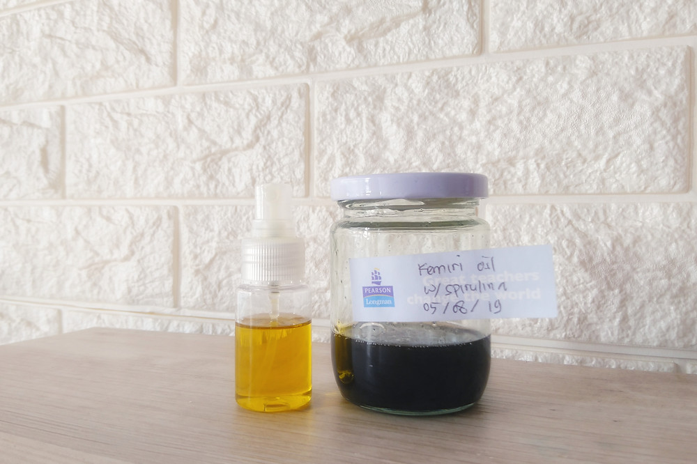 Spirulina infused oil