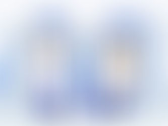 Un medico e una paziente appaiono sugli screen dello smartphone mentre comunicano